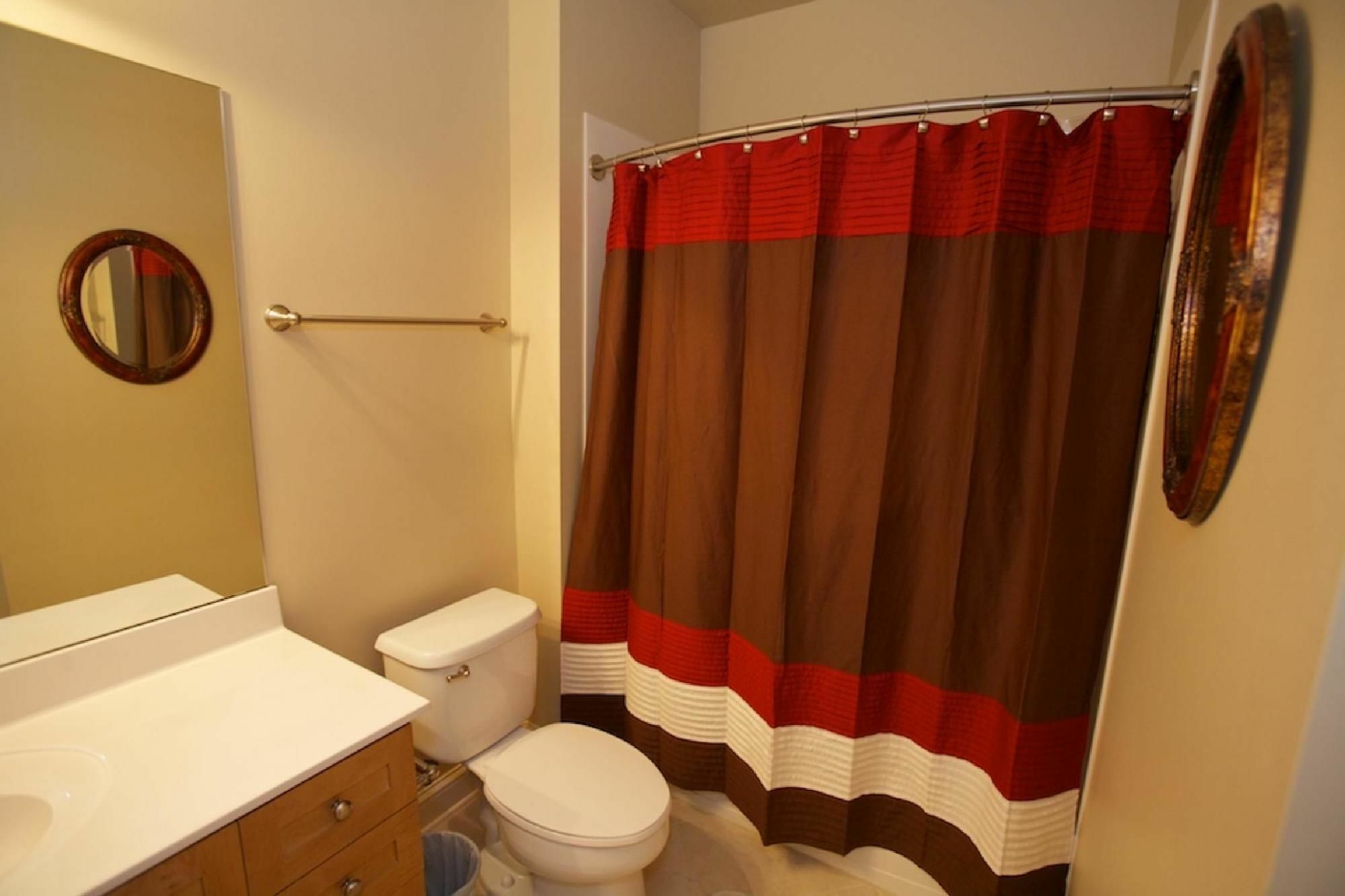 2203 Aqua Apartment *
