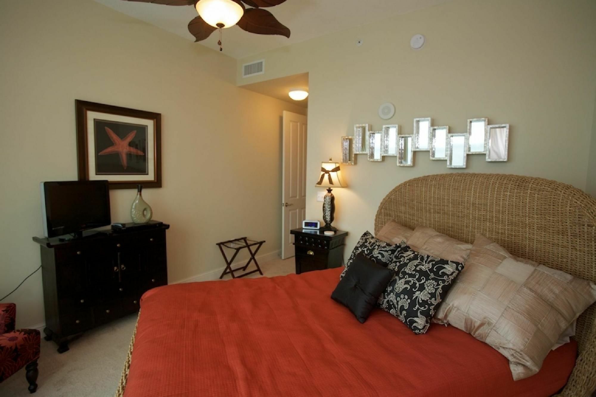 2203 Aqua Apartment *